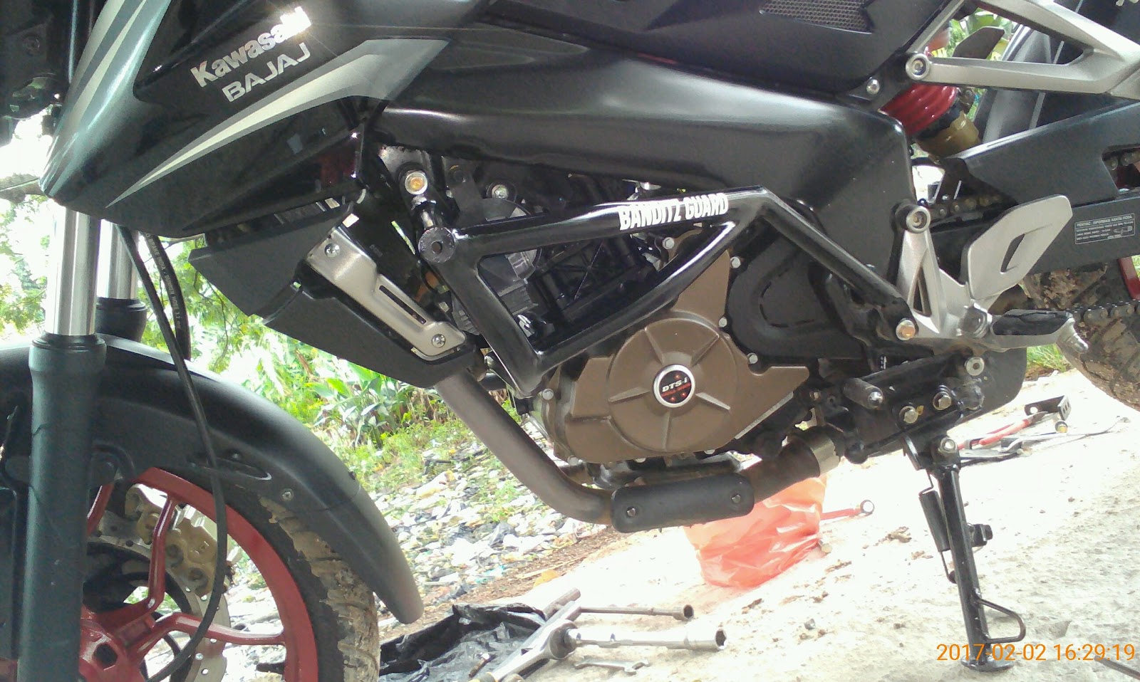 CUSTOM ENGINE GUARD,CRASH BAR,TUBULAR,SIDE GUARD,ENGINE COVER,BREKET