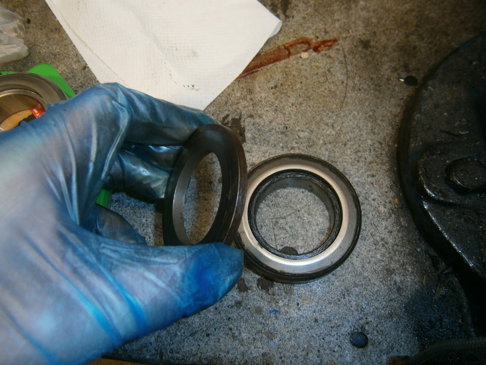 Lotus Excel Restoration Remove and check clutch and flywheel, Slave