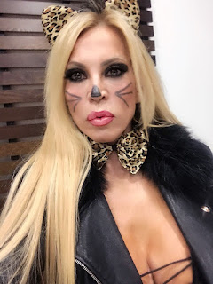 Close up of pornstar Amber Lynn dressed as sexy kitty Close up of pornstar Amber Lynn dressed as sexy kitty