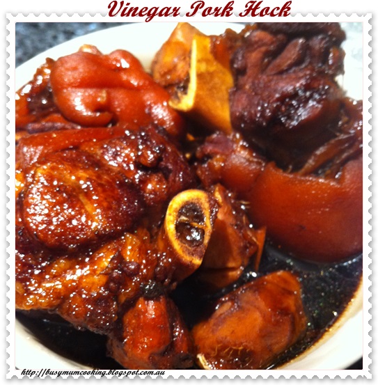 Busy Mum Cooking Braised Vinegar Pork Hock猪脚醋