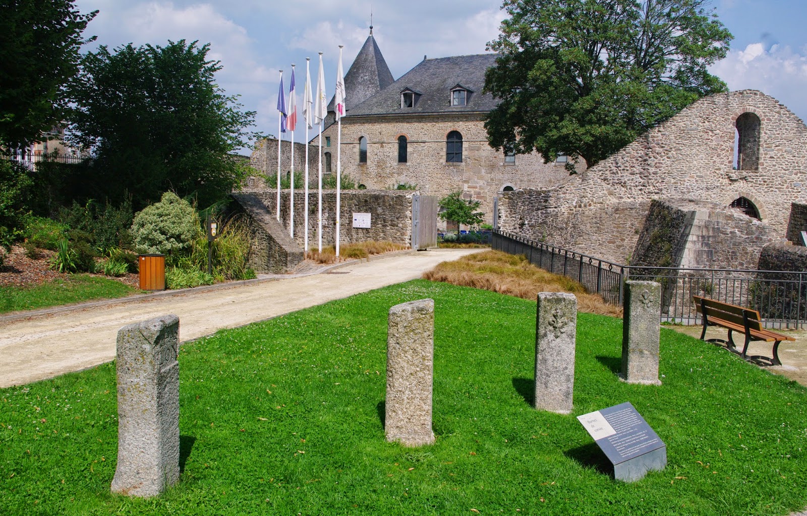 Images de France. Découverte de la MAYENNE MAYENNE.