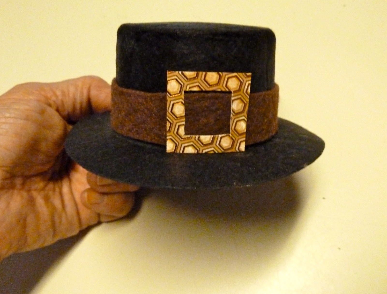 Make it easy crafts: Make and wear mini Pilgrim hat
