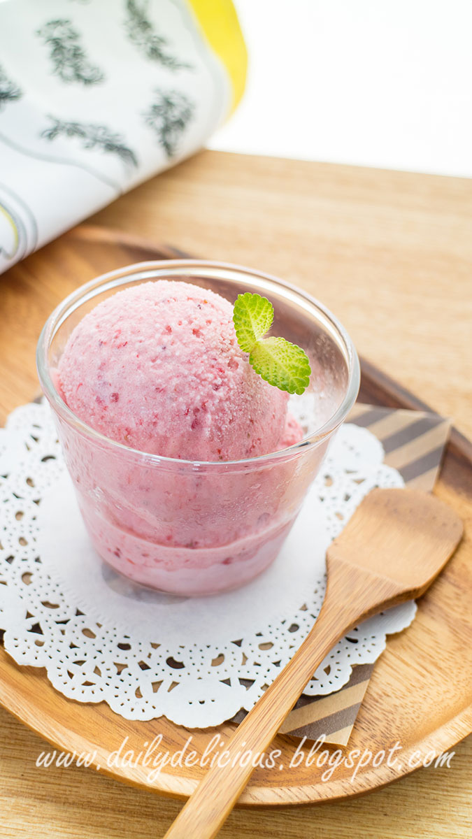dailydelicious Strawberry ice cream without ice cream maker