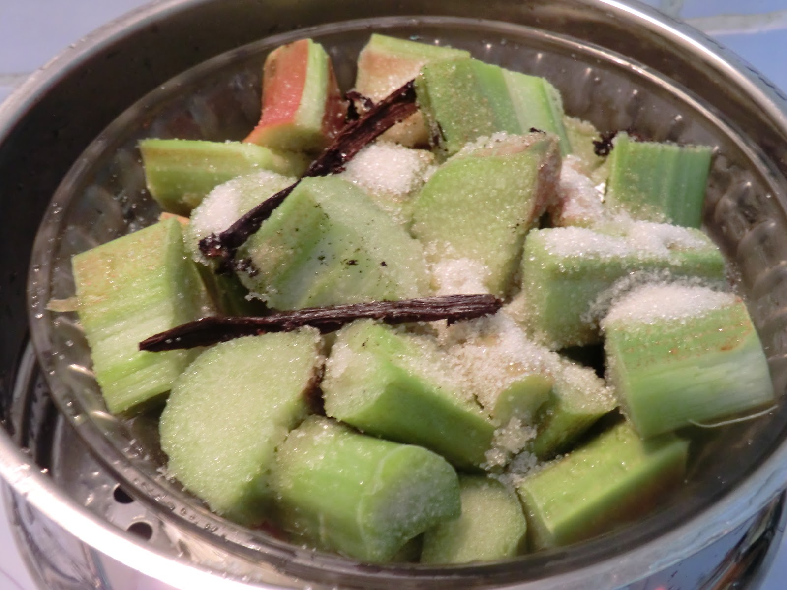 Compote à la rhubarbe et vanille, cuite à la vapeur douce Ma petite
