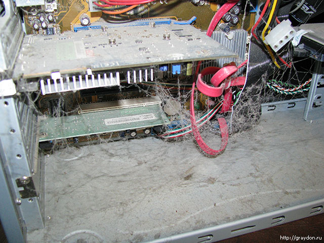 Почему системник сам выключается. Почему системник сам выключается. Системный блок выключился. Компьютер выключается сам по себе через некоторое время причины. Запыленный системный блок.