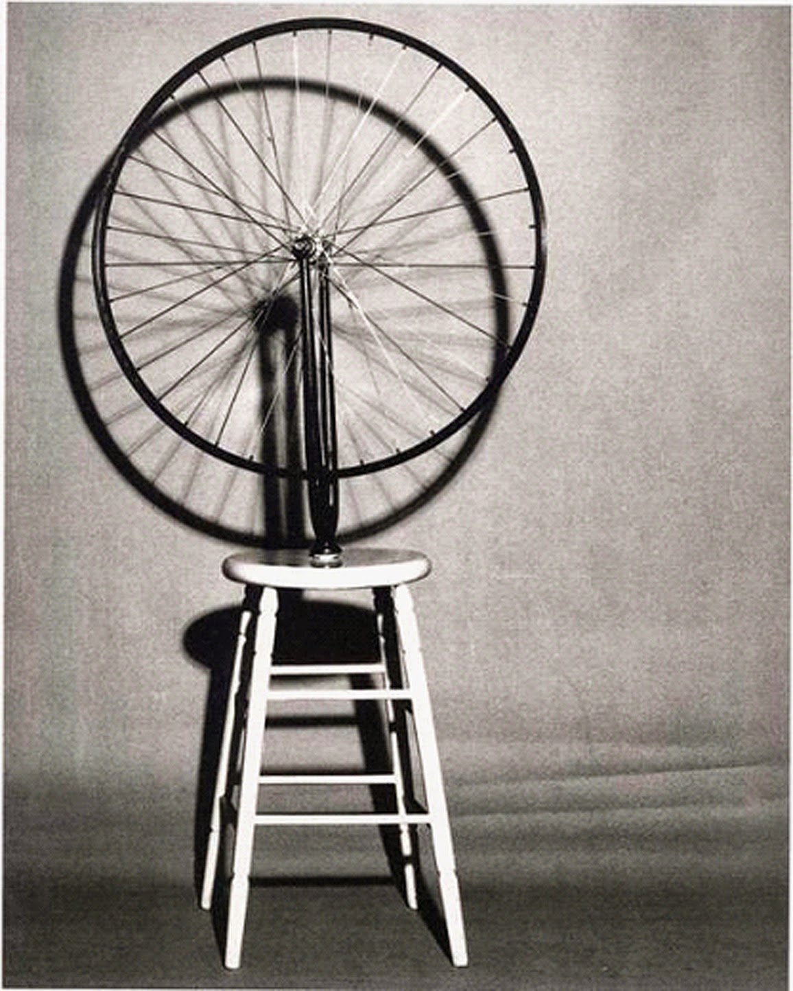 roue bicyclette oeuvre d'art duchamp