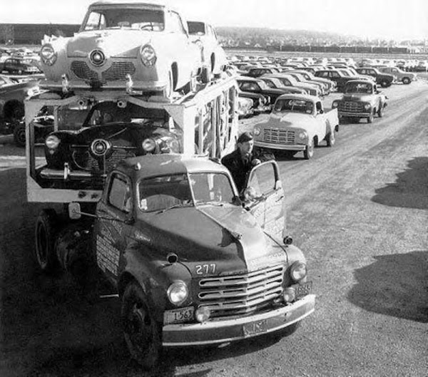 Bringing in the new Studebakers, early 1950s