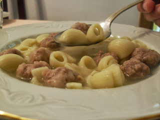 Sopa de galets con pelotitas.