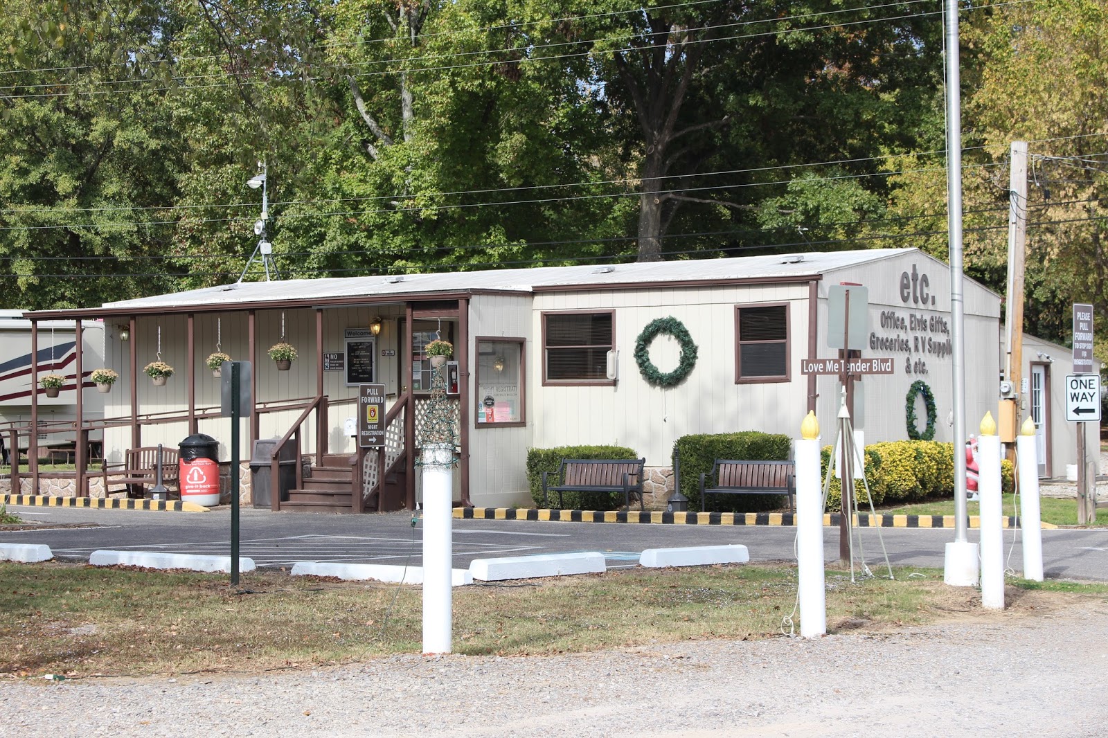 Armand's Rancho Del Cielo Graceland RV Park & Campground