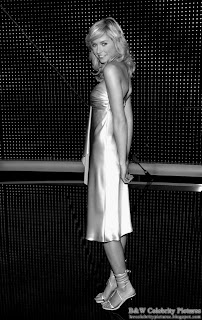 B&W pictures of Lena Gercke beautifully dressed in gold picture 3