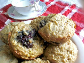 blackberry quinoa muffins