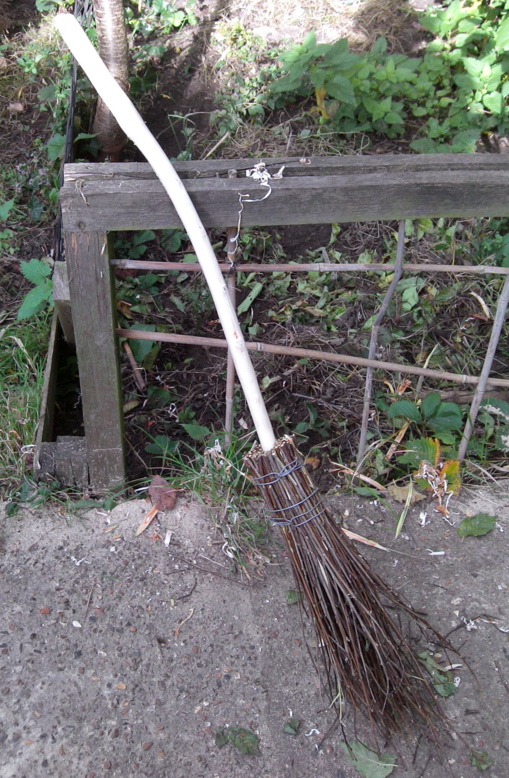 The Shed And Beyond How to make a Besom Broom