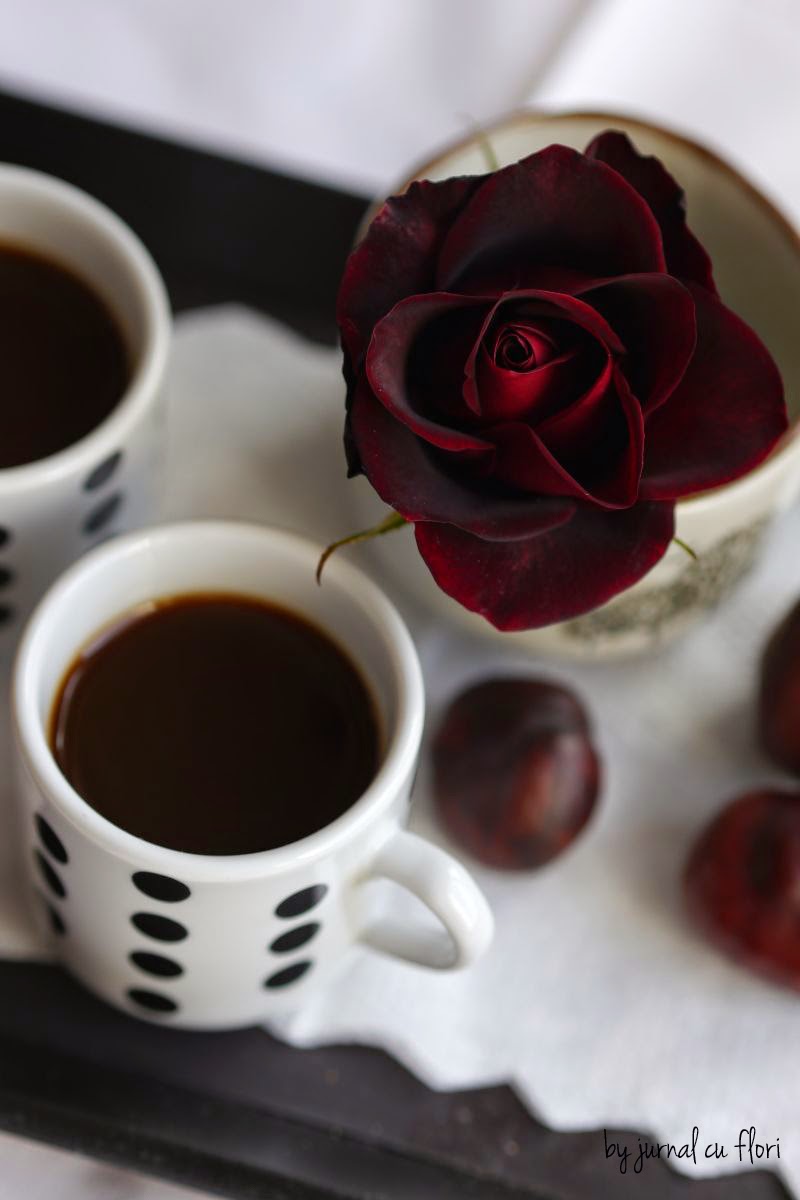 ceasca cu cafea si trandafir