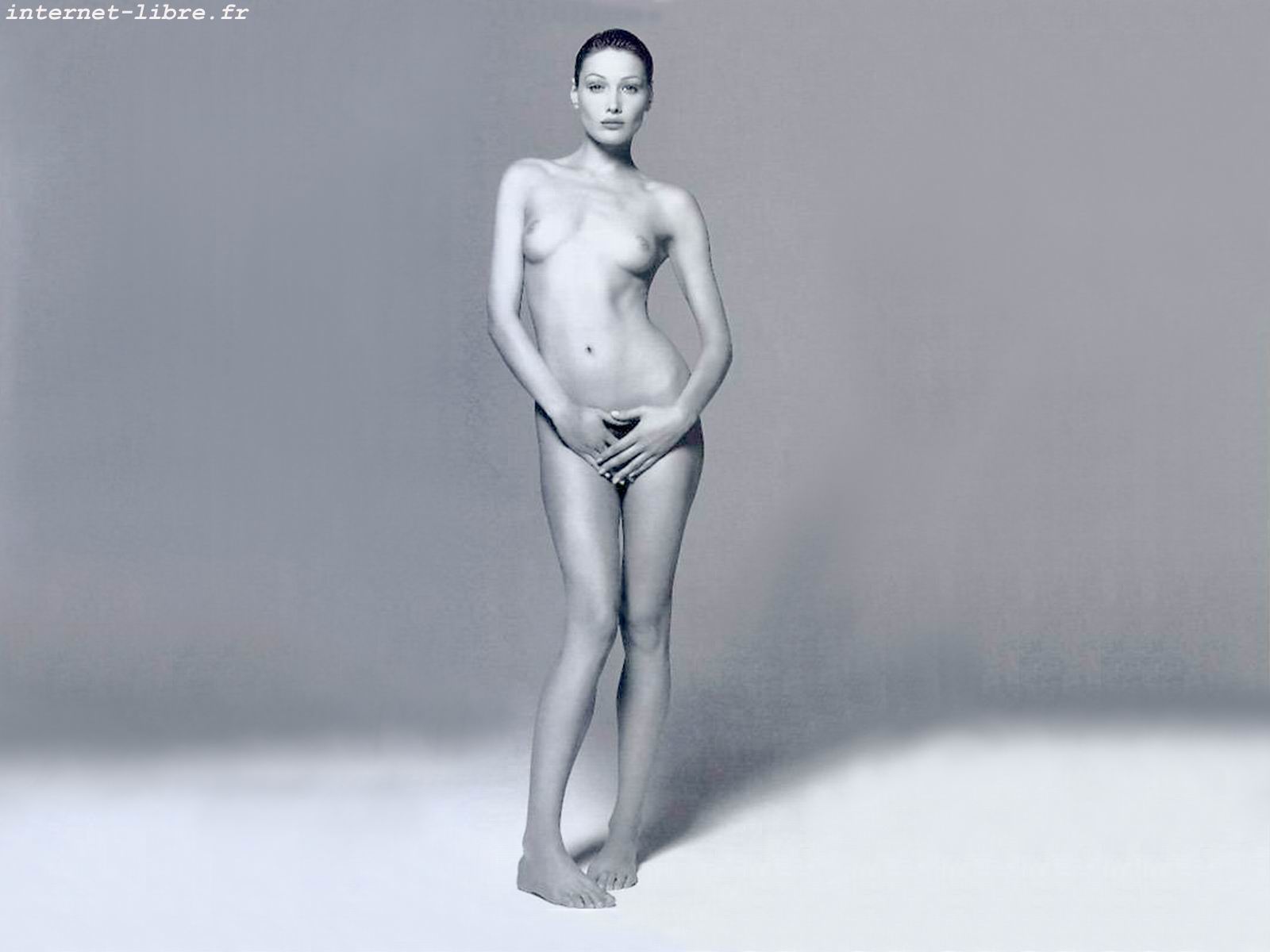 France's first lady to go naked