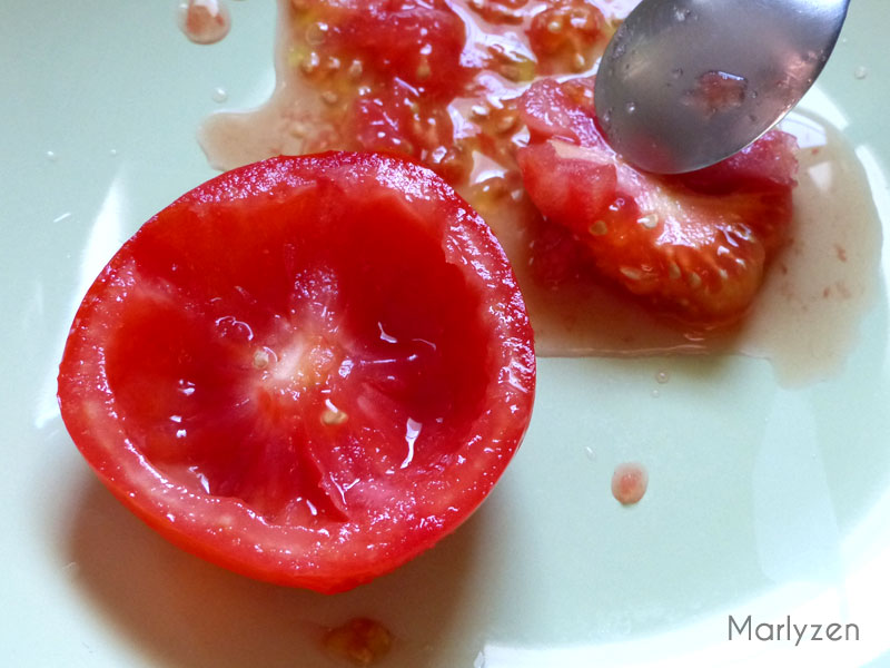 Retirez la chair des tomates.