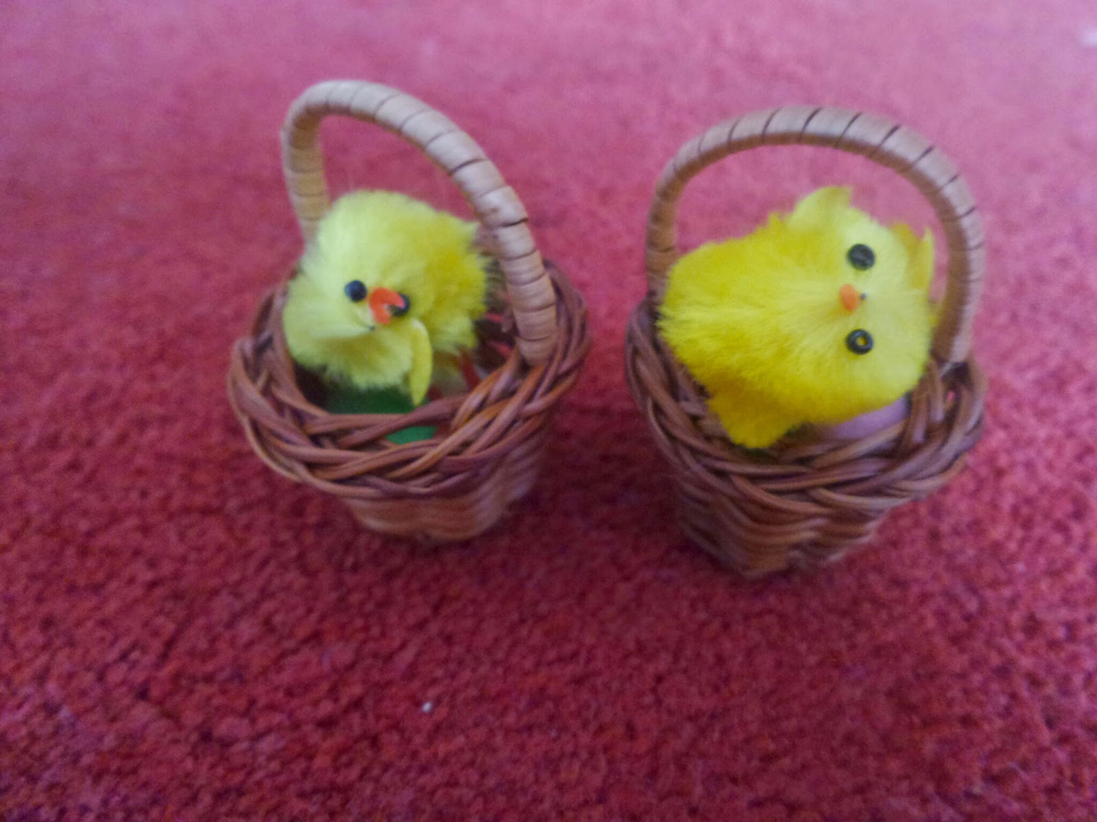 Two little Easter Chicks in Baskets