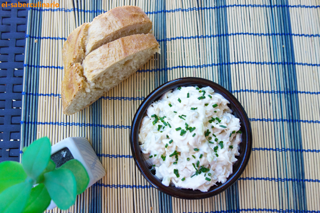 ensalada de pollo con salsa cremosa para sandwich