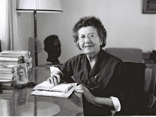 רחל ינאית בן-צבי. הייתה פעילה לקידום זכויות נשים. היתה אשת הנשיא השני יצחק בן-צבי. 