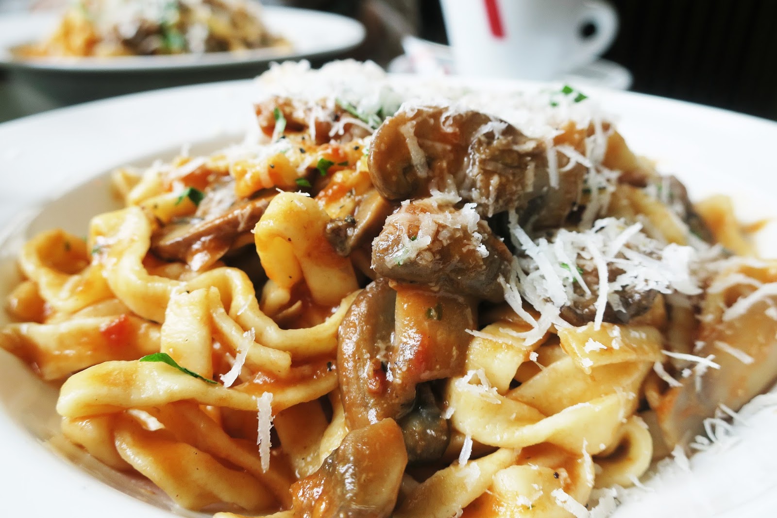 Deeb's blog Cum a fost la Tortelli Pasta Bar Local nou in Cluj