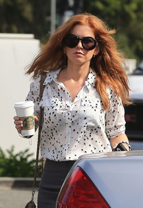 Gossip Journal: Isla Fisher stopped at Starbucks