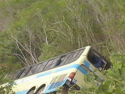 Ônibus da Novo Horizonte capota deixa um morto e vários feridos em Seabra