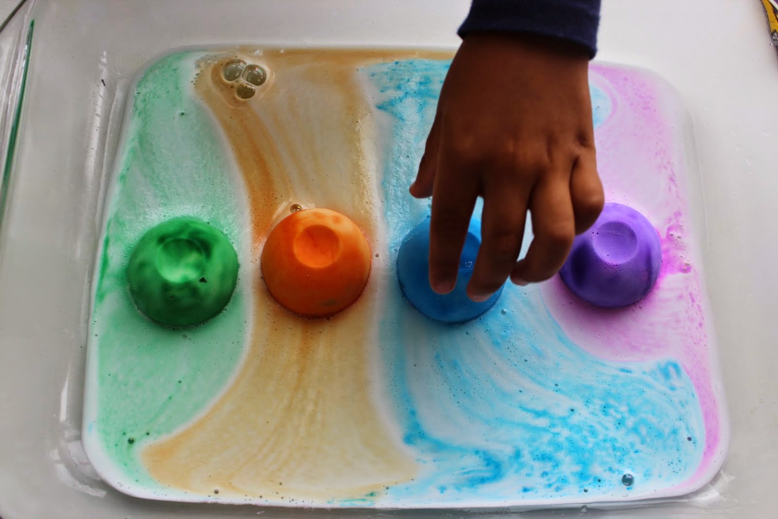 Опыты с красителем. Эксперименты с красками. Опыты с красками. Эксперименты с красками для детей. Эксперименты с водой и красками.