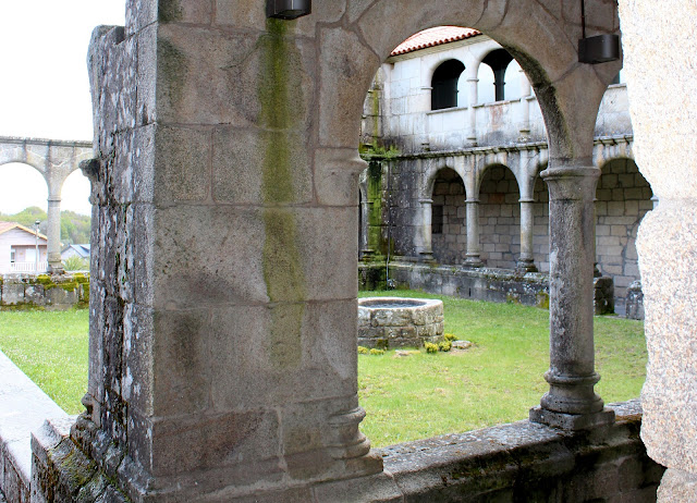 Monasterio de Santa María de Xunqueira de Espadañedo en la Ribera Sacra, Orense
