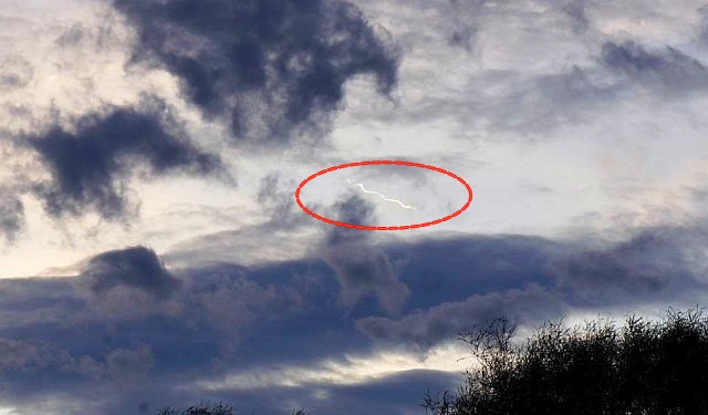 Serpent-like object appears in the sky over Crewe, UK  Serpent%2Bobject%2Bsky%2Buk%2B%25282%2529