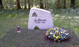 Leni Riefenstahl gravesite, Third Reich graves worldwartwo.filminspector.com