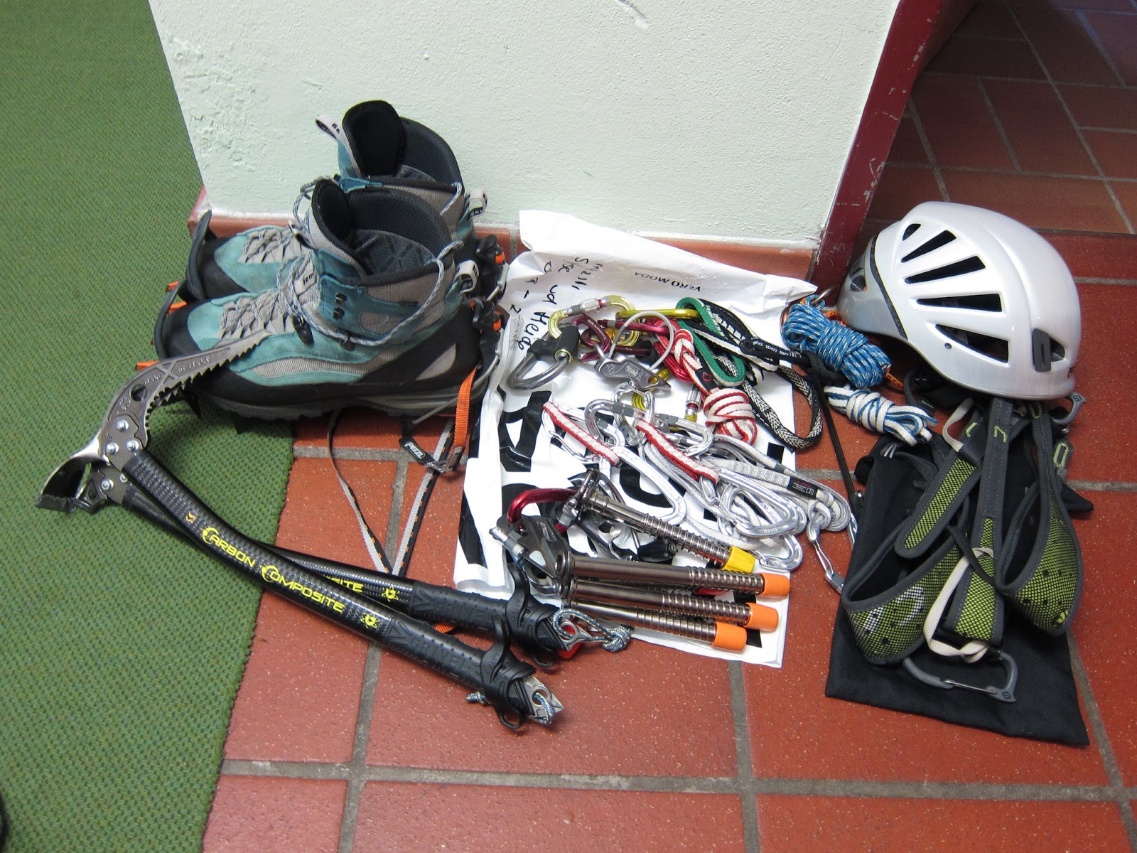 expeditionist.nl Ice Climbing & Gear Again