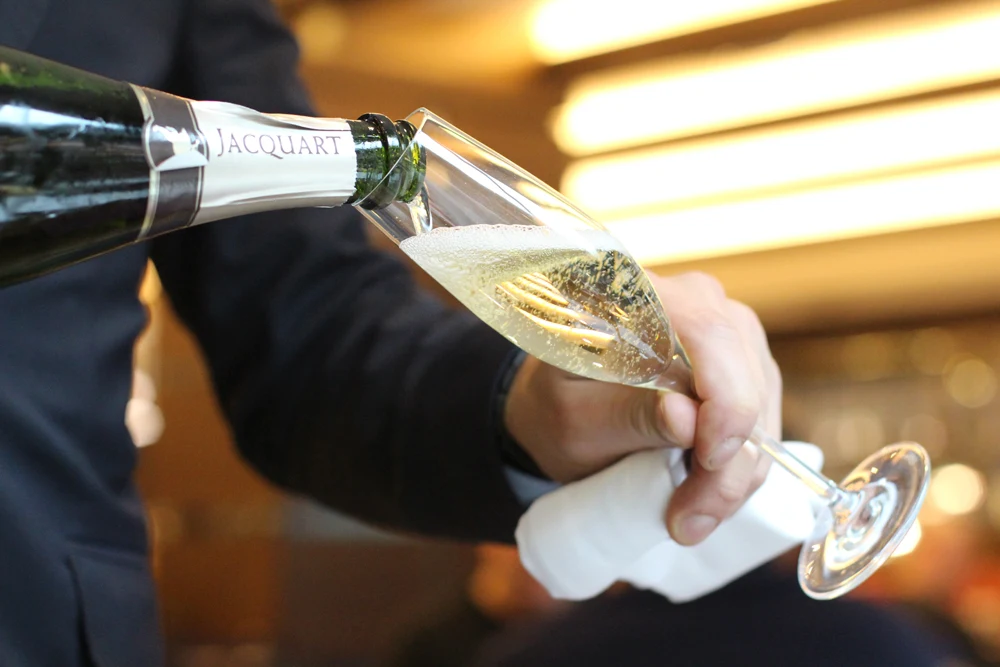 Free-flowing champagne brunch at the Devonshire Club - London restaurant blog