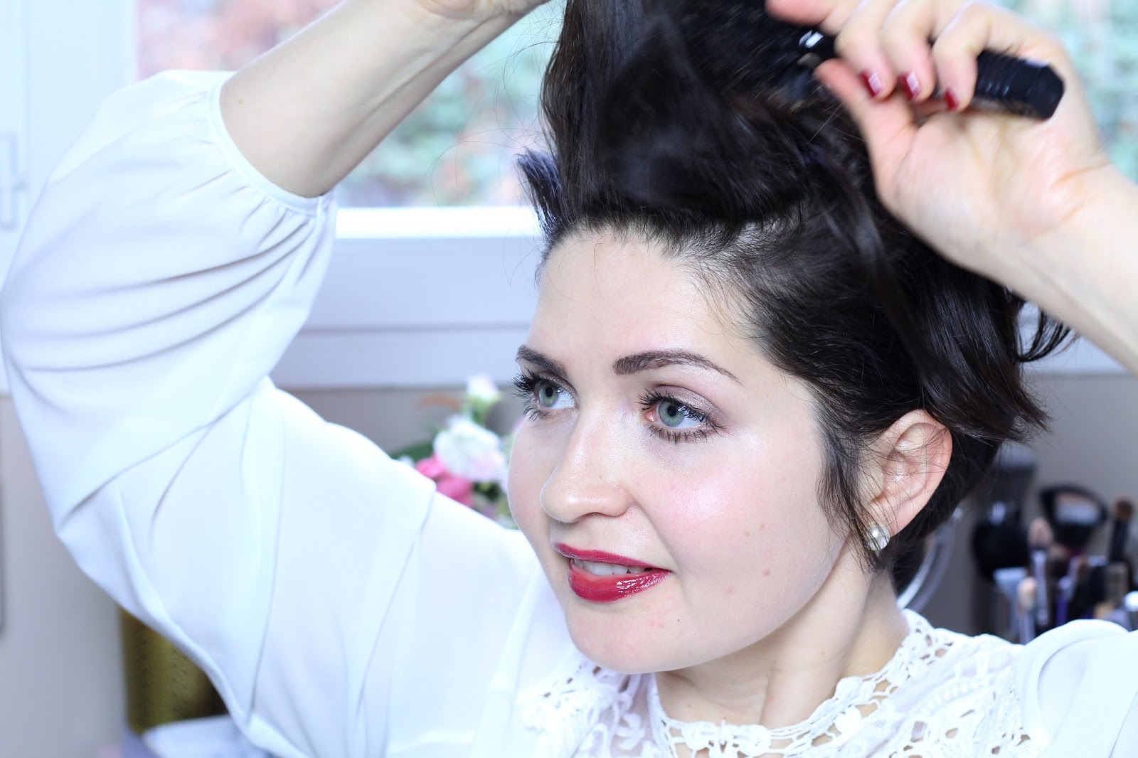 Une coiffure Rockabilly sur des cheveux courts
