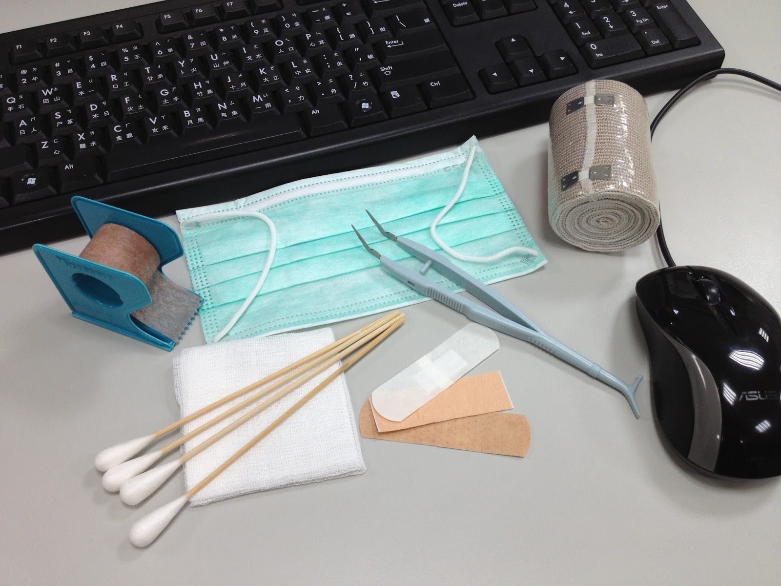 藥商得於郵購買賣通路販賣之醫療器材及應行登記事項