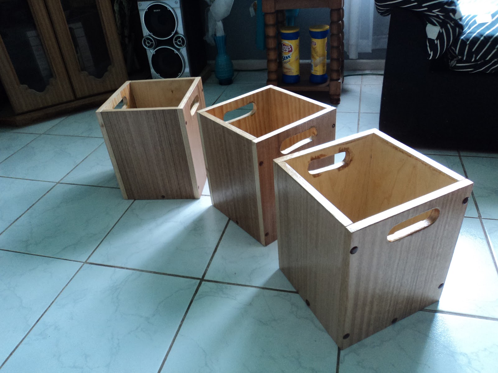 DR. MUEBLE: PAPELEROS Y GABINETE MOSTRADOR