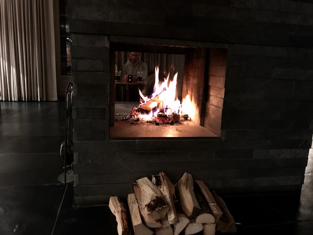 スイス・アデルボーデンのホテル・カンブリアンの暖炉