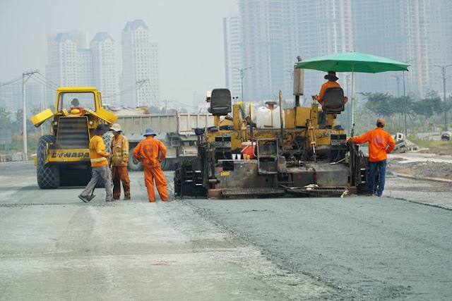 Cận cảnh tuyến đường R1 đang thi công dang dở