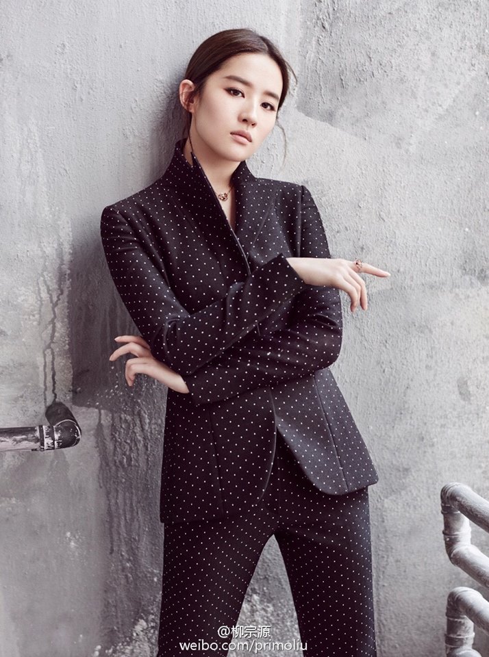 Liu Yi Fei As The Cover Girl For 2016-08-05 Magazine 