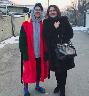 Eldana Satybaldieva four eyes kyrgyz vlogger, kyrgyzstan art craft tours, kyrgyzstan small group tours