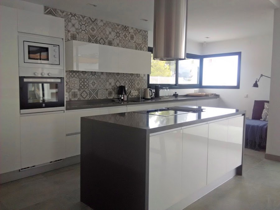 cocina-blanca-y-gris