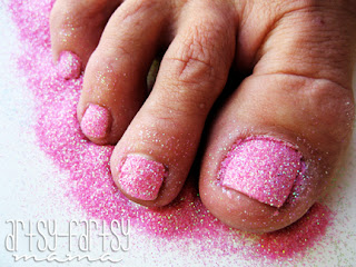 DIY Glitter Toes at artsyfartsymama.com