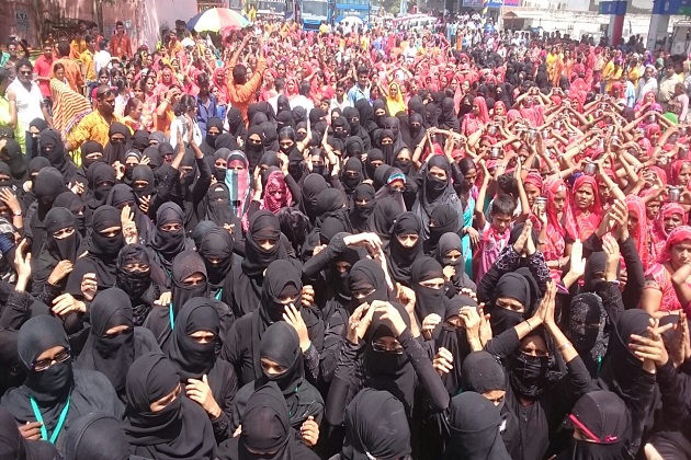 muslim-came-from-Muslim-women-the-Jalabhishek-कावड़ लेकर निकलीं मुस्लिम महिलाएं, किया जलाभिषेक