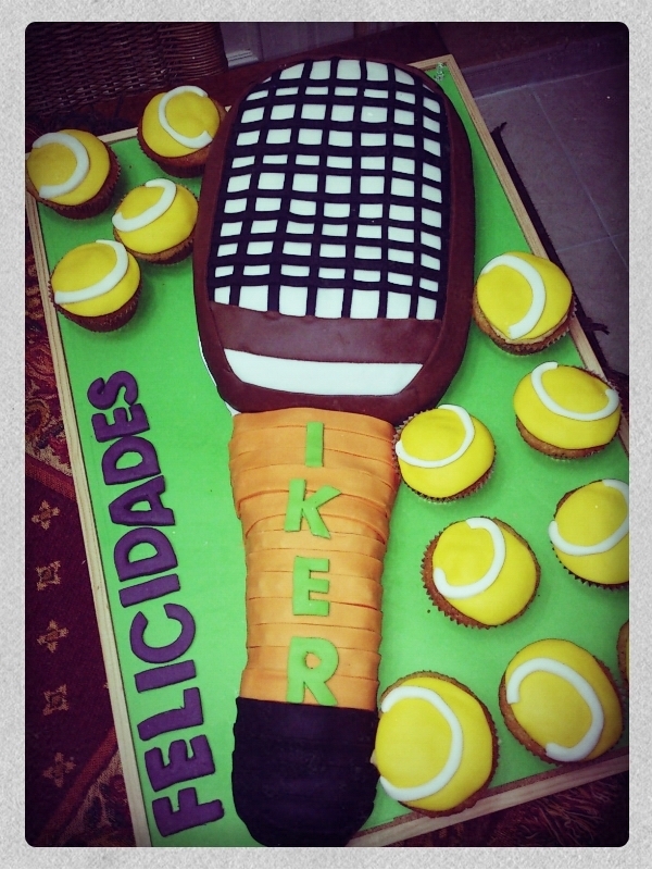 THE 3C QUEEN TARTA RAQUETA DE TENIS Y CUPCAKES A JUEGO