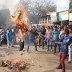 राजपूत समाज ने पूर्व विधायक मोहन शर्मा का पुतला जलाया। 