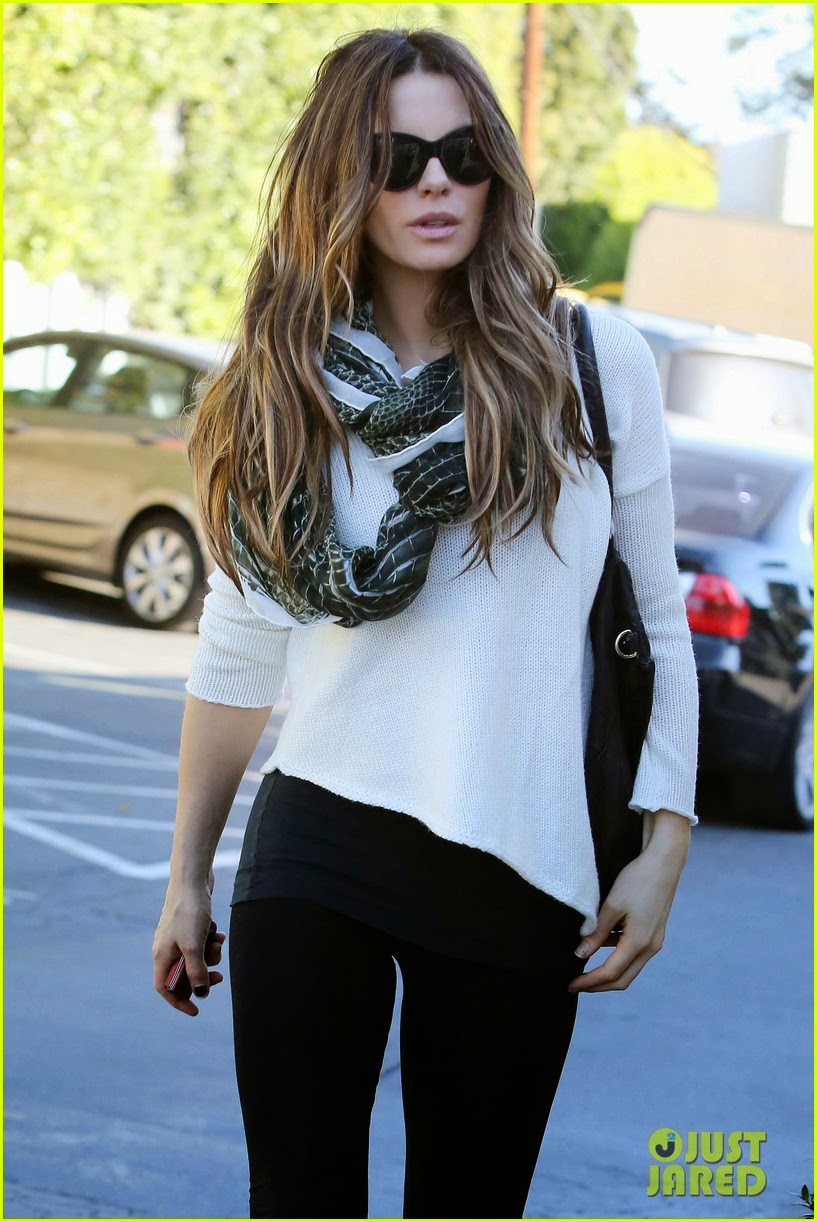 Celeb Diary: Kate Beckinsale @ Brentwood Country Mart in Santa Monica