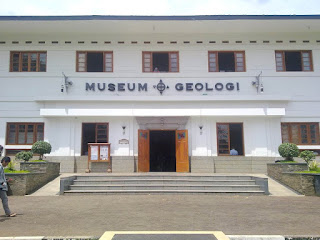 Museum Geologi Bandung Tampak Depan