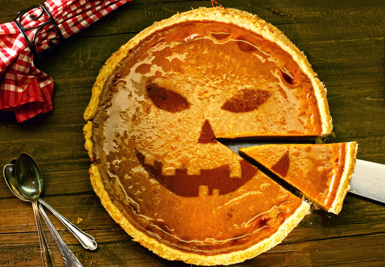 5. Intelliblog FOOD FRIDAY HALLOWEEN PUMPKIN PIE.