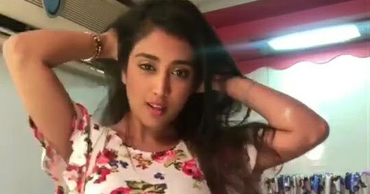 Priyamvada Kant Navel Show Video - Navel Arts