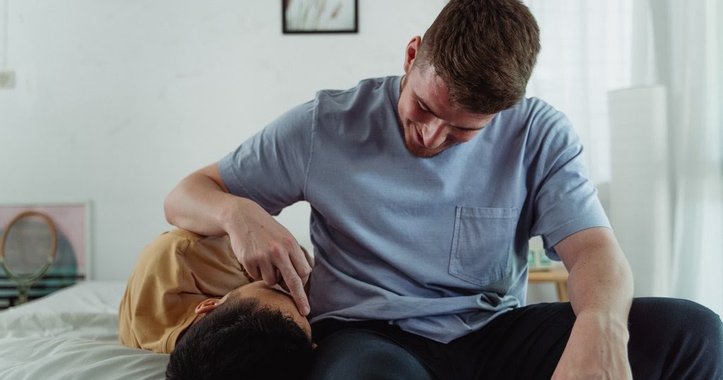 "Slip into something more comfortable" nghĩa là gì?