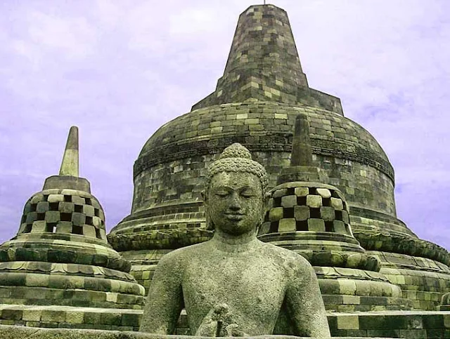 Gambar Stupa Candi Borobudur