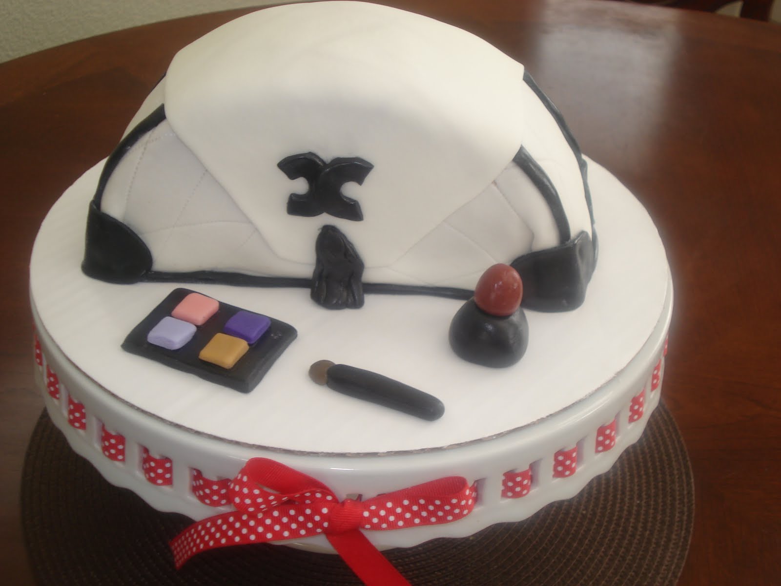 JessiCakes Project: Chanel Makeup Bag Fondant Cake with Tutorial